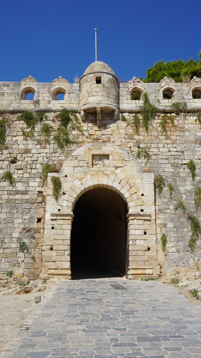 The gate to the fort in Rethymno